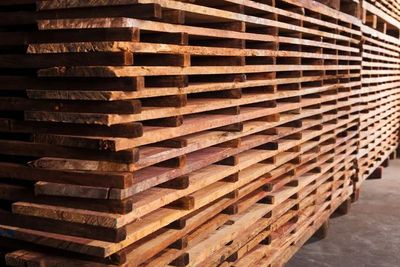 紅木家具為何名貴？古老工藝與科學(xué)流程功不可沒